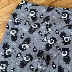 Women’s Halloween leggings - small- plague Dr -